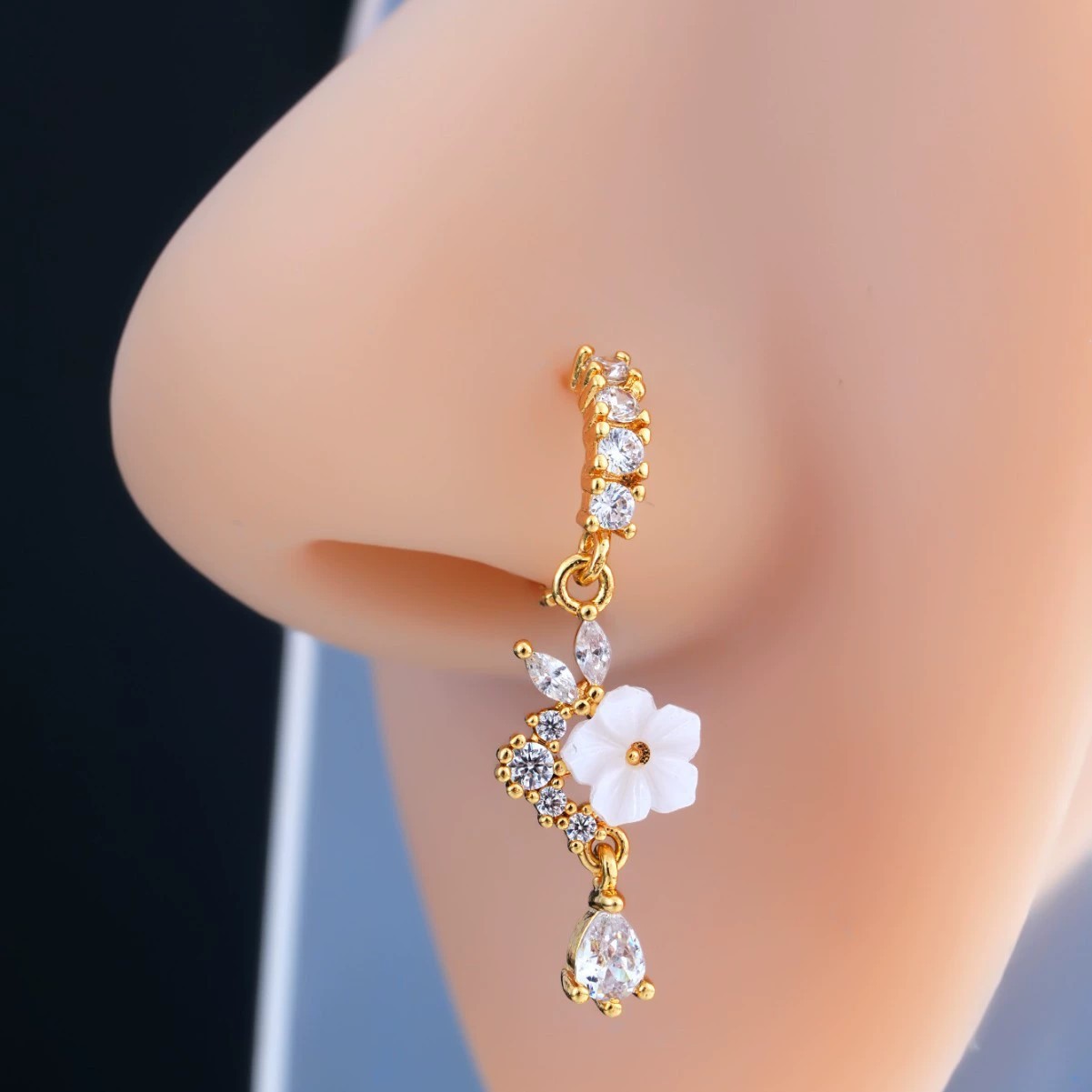 Gold Flower Nose Ring with Dan – обзор и цена Body Jewelry Nose Studs