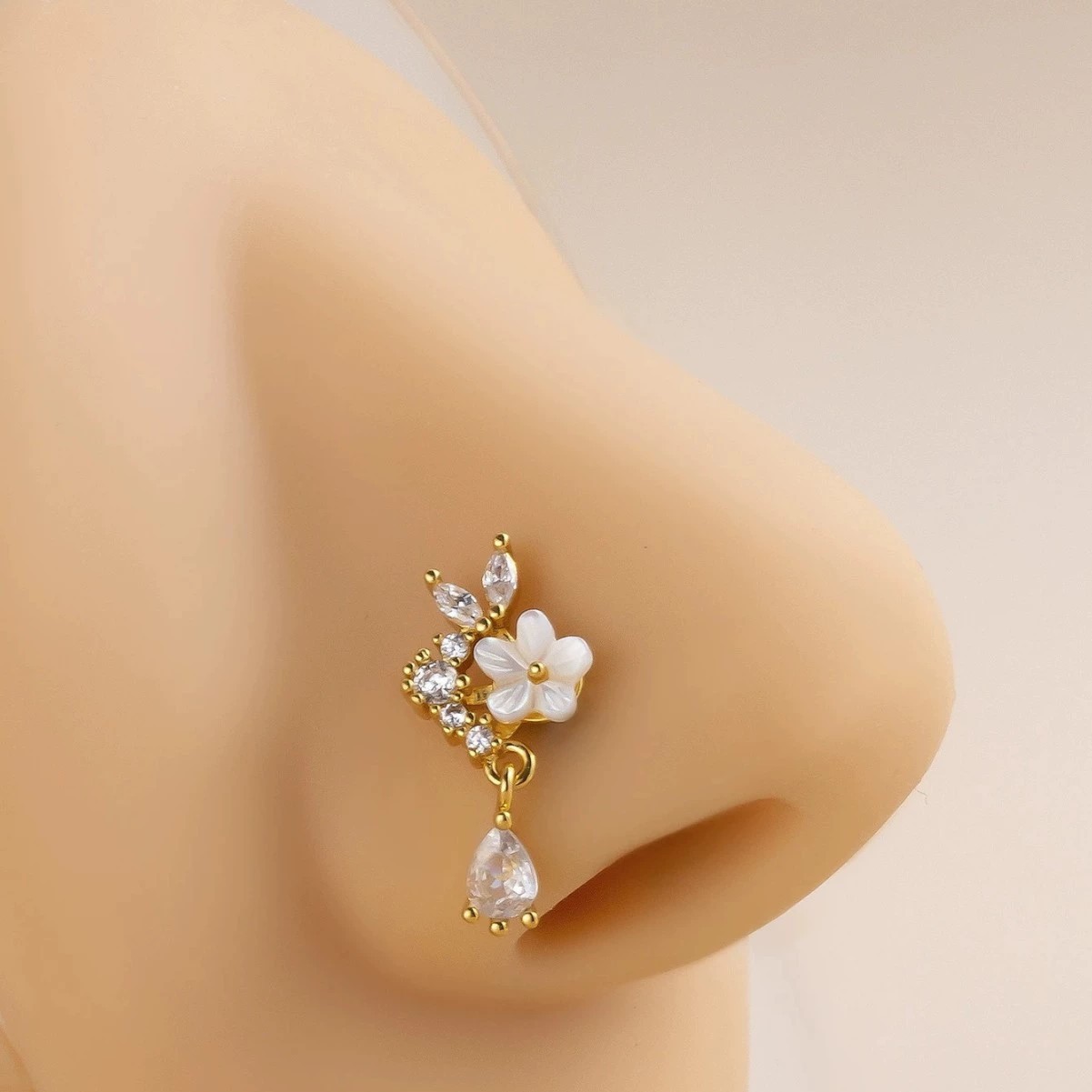 Gold Flower Nose Ring with Dan – обзор и цена Body Jewelry Nose Studs